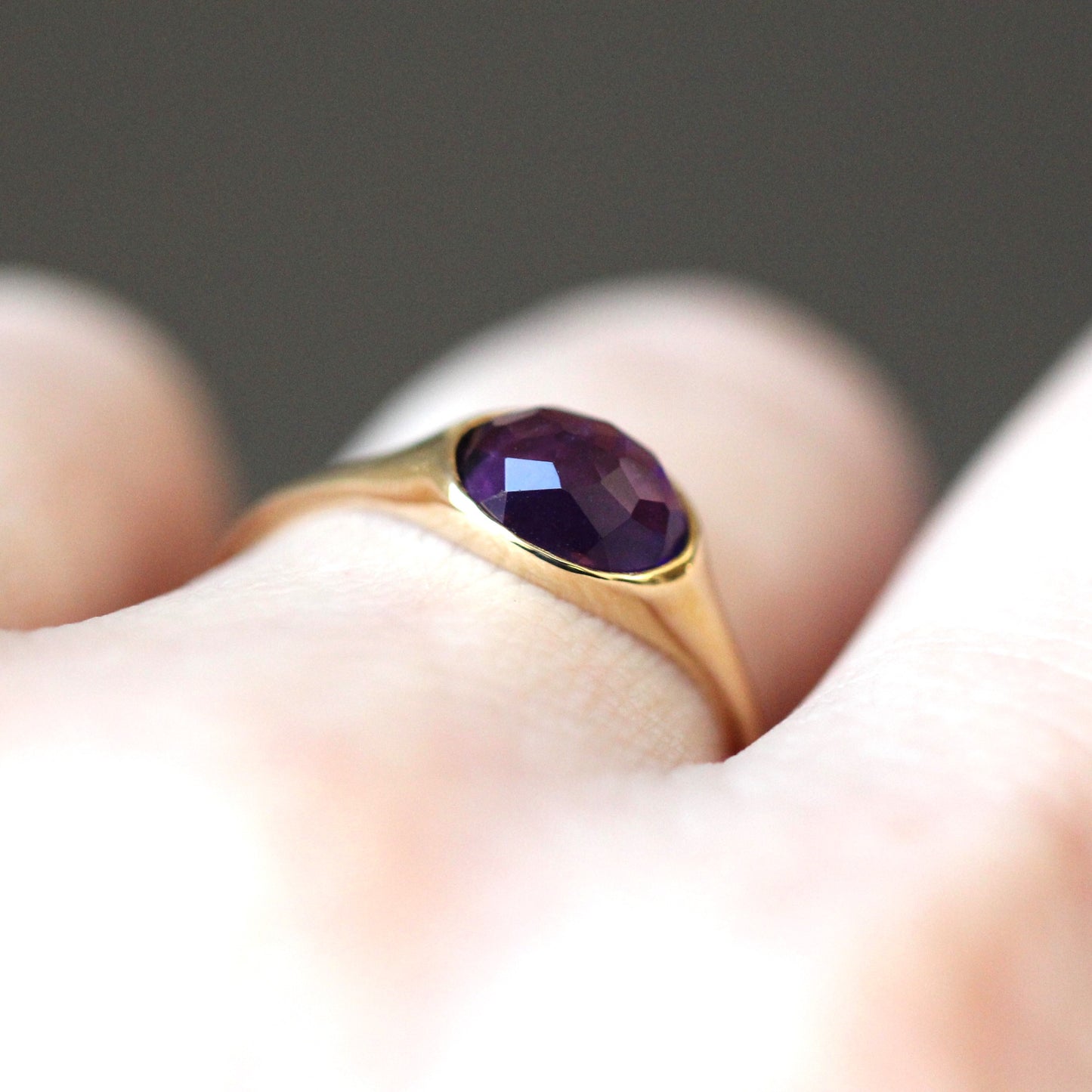 Minimal Signet Oval Amethyst Ring