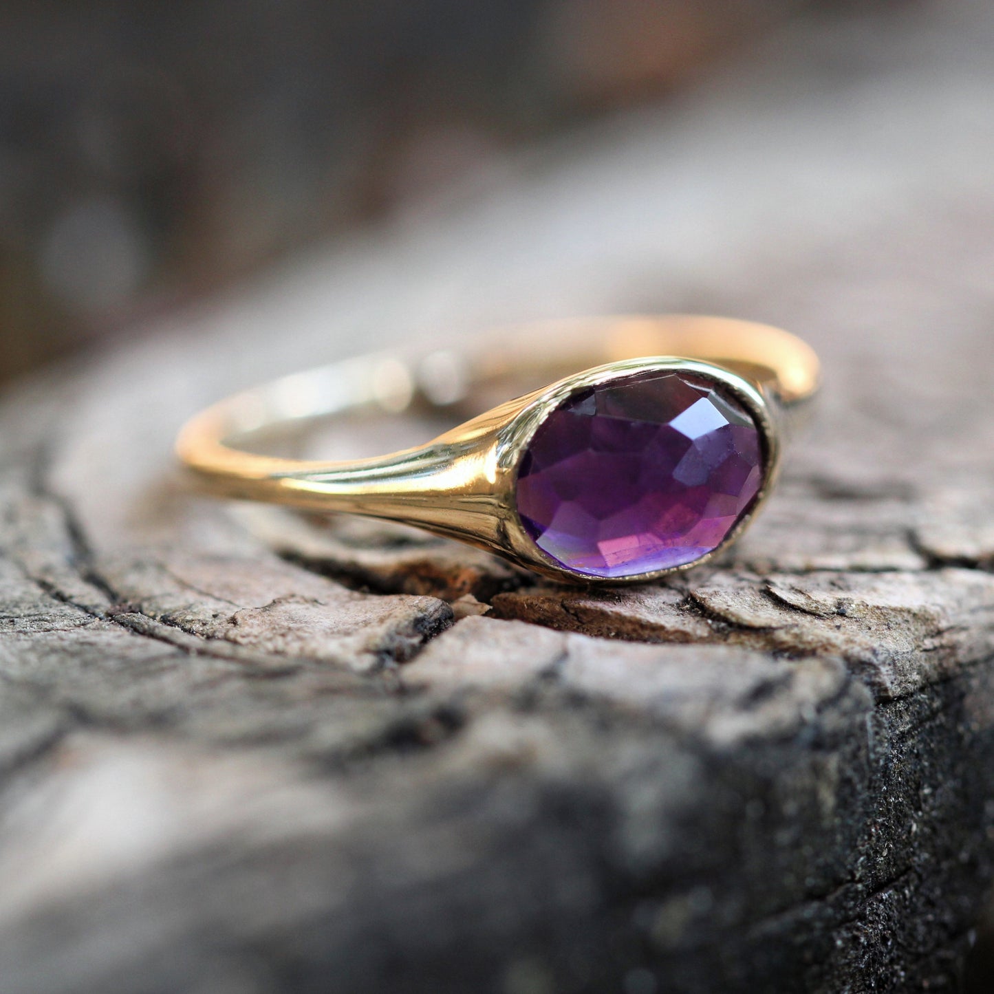 Minimal Signet Oval Amethyst Ring