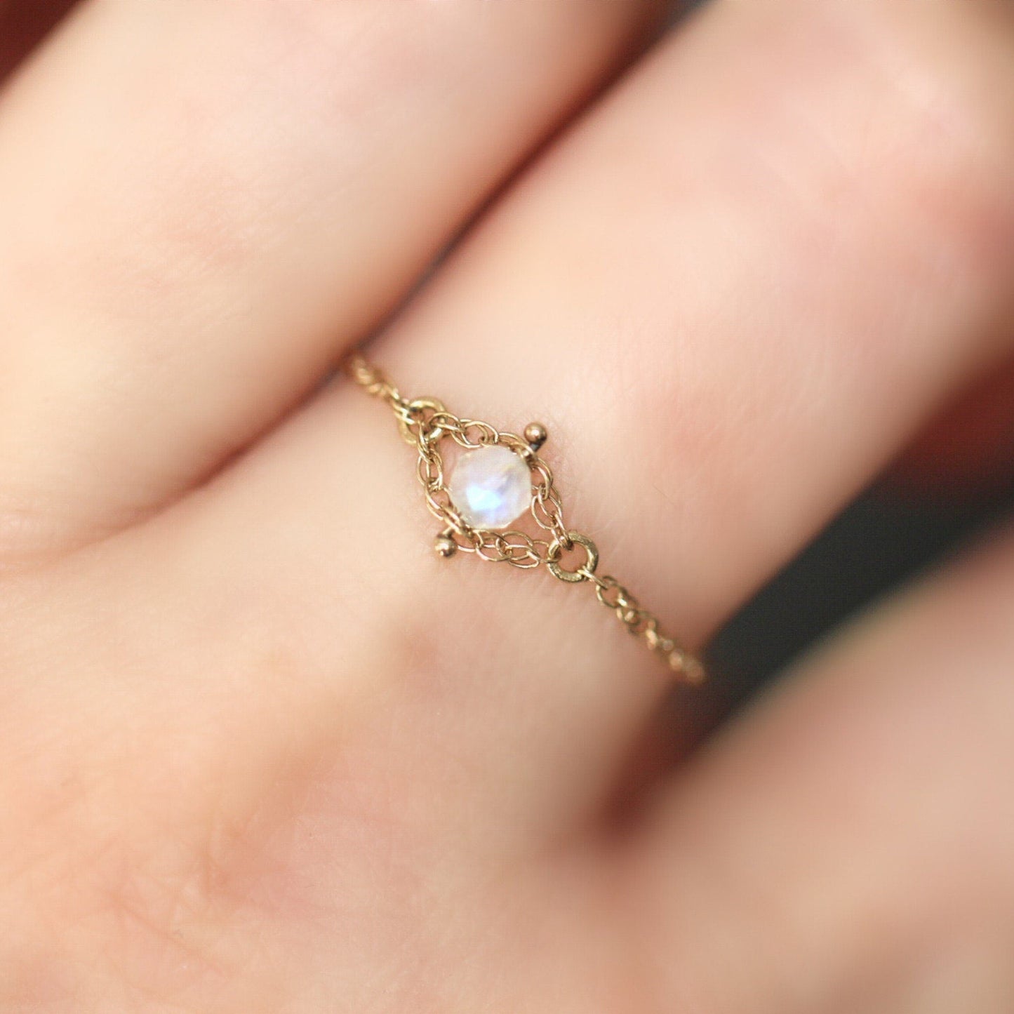 14K Gold Moonstone Chain Ring, Solid Gold Chain Ring, Solid Gold Moonstone Ring, Rainbow Stone, Everyday Wear, Rope Chain Ring, Dainty Ring