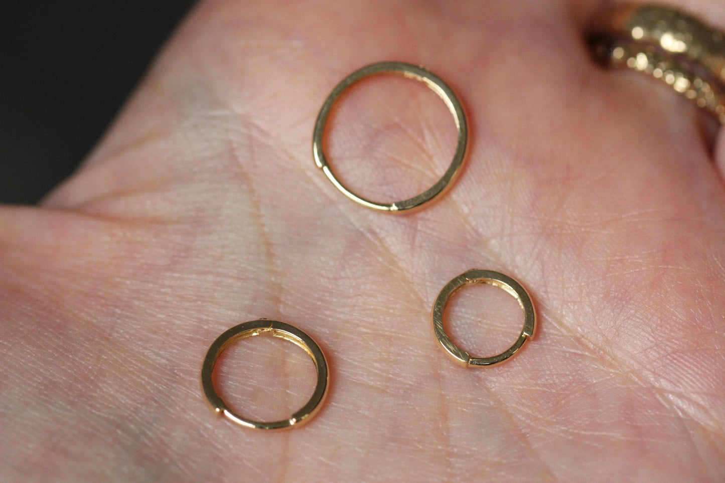 14K Huggie Hoop, Plain Hoop Earrings, Solid Gold Hoop, Clicker Hoops, Sleeper Hoops, Cartilage Hoop, Minimalist hoop, Layering Hoop
