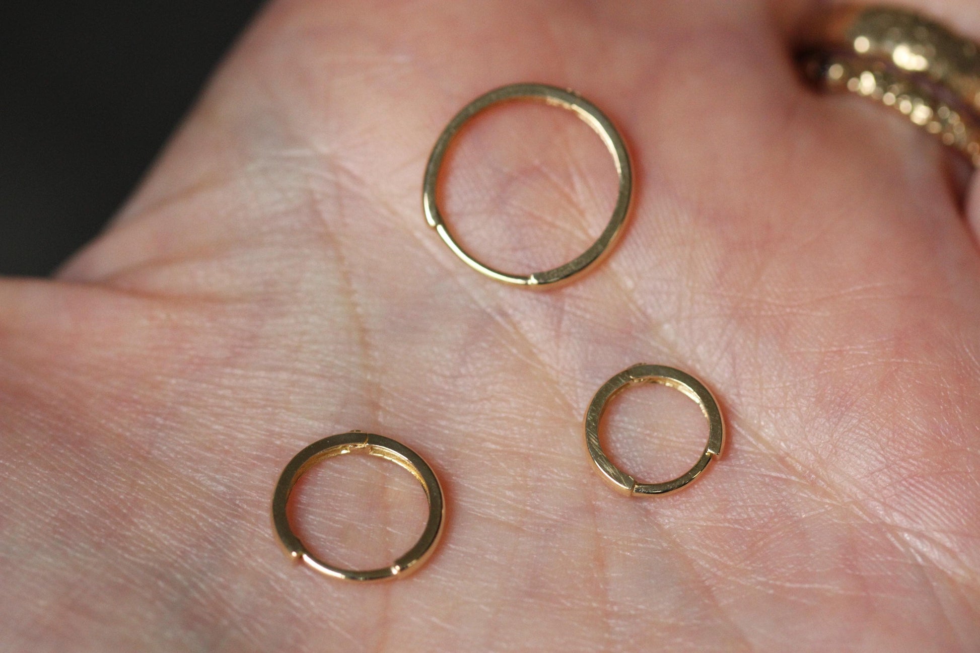 14K Huggie Hoop, Plain Hoop Earrings, Solid Gold Hoop, Clicker Hoops, Sleeper Hoops, Cartilage Hoop, Minimalist hoop, Layering Hoop